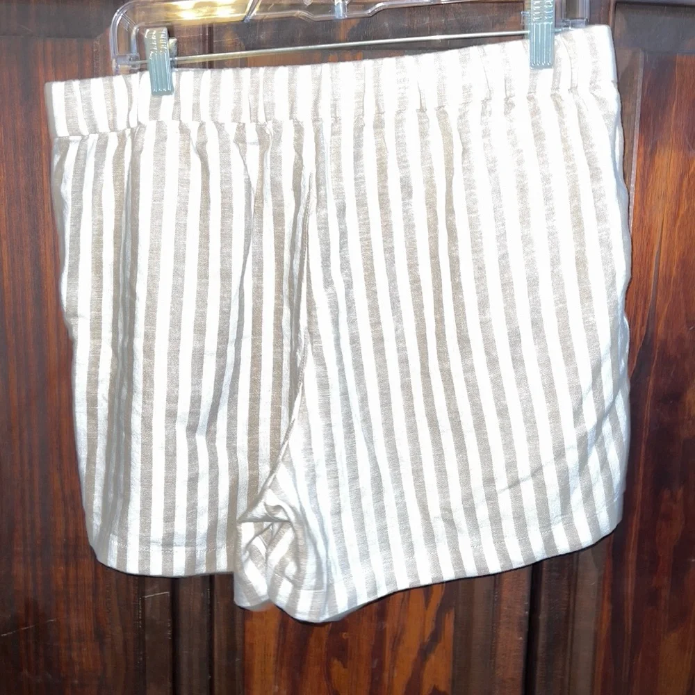 J. Crew Beige and White Striped Women's Shorts linen‎ medium